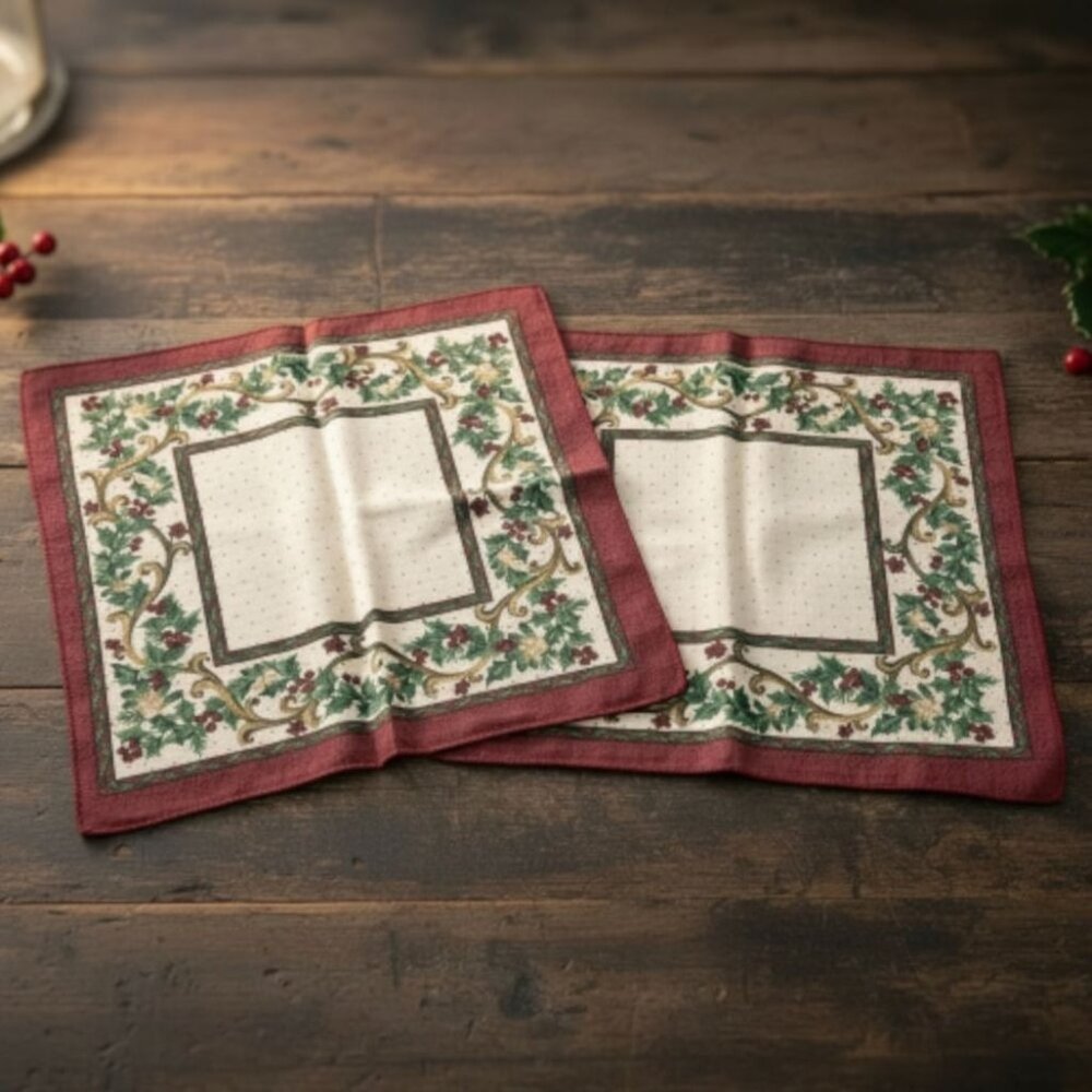Vintage Christmas Napkin Set 2pc Cloth Napkins Holiday Vtg Holly Wreath Pattern